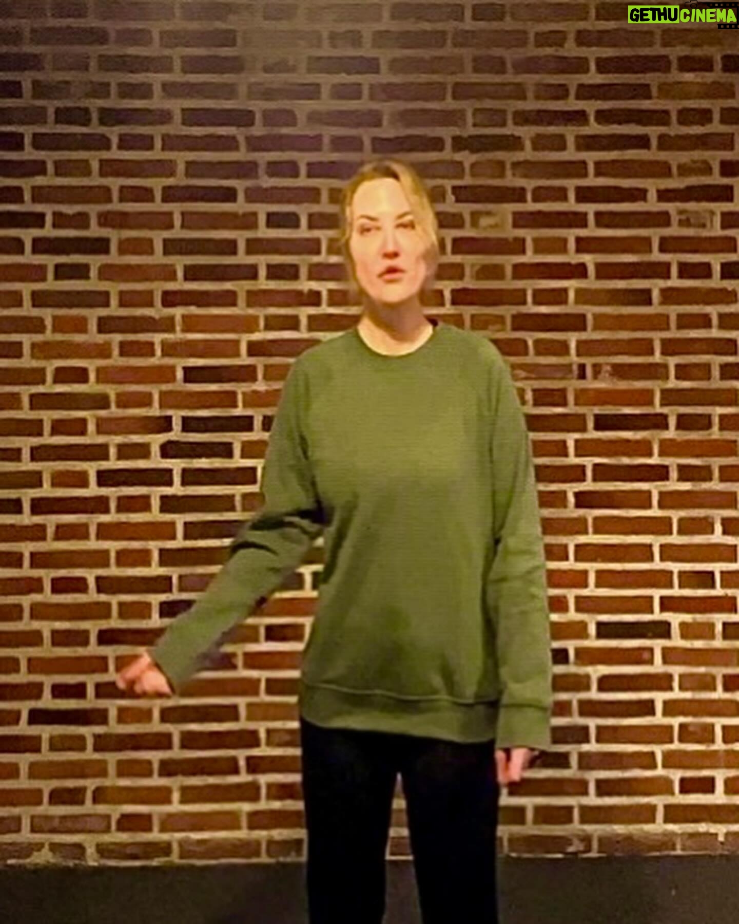 Liv Hansen - 3 Likes - December things 🎄I hope you’re enjoying the last few days of the year :)
.
.
.
.
#stagerehearsal #actorslife #christmastime #wintercollection #skuespiller