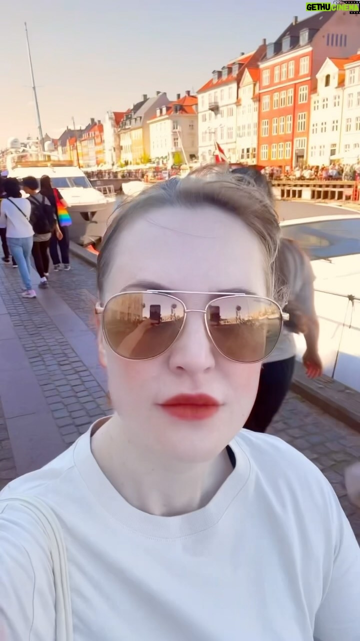 Liv Hansen - 3 Likes - Taking a walk around Copenhagen ☀️👙 🥵 #10k #beachweather
#nyhavn #actorsofinstagram #womeninfilm #voactor #danskskuespillerforbund #voiceoverartist #skuespiller #danskkulturliv #danskskuespiller