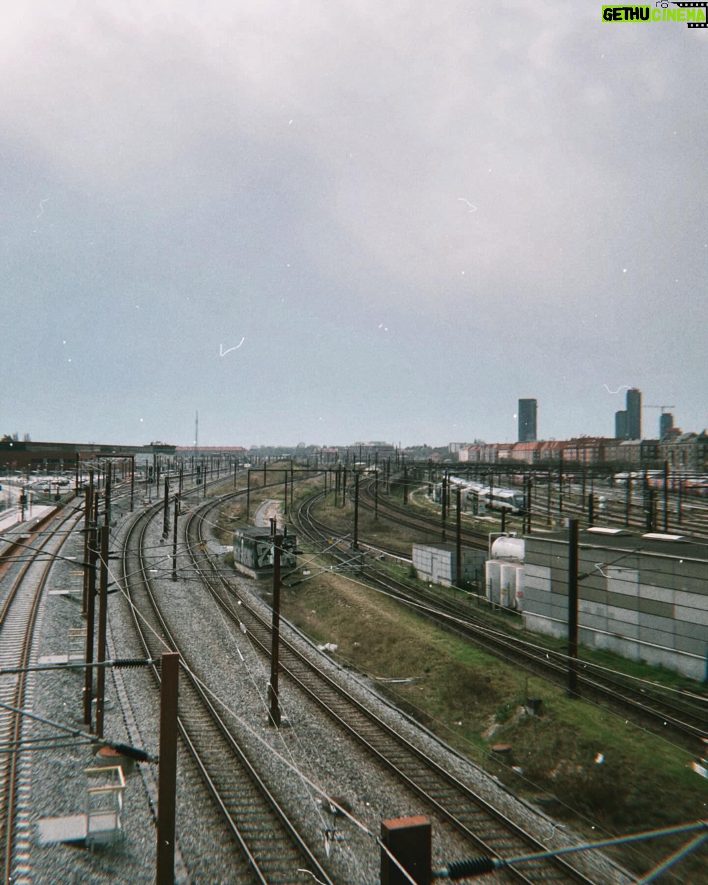 Liv Hansen - 3 Likes - Copenhagen #35mm 📽️ happy Friday friends 🙂
.
.
.
.
#københavnerliv #skuespiller #danskskuespiller #copenhagen🇩🇰 #summer #35mmfilmphoto #voiceactorslife #femalefilmmakerfriday #femalefilmmakers #detkongeligeteater