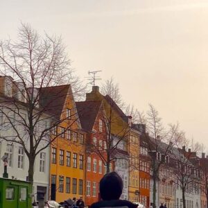 Liv Hansen Instagram - Spring weekend in Copenhagen 🫶🏼 

#hikingadventure #vandretur #foråridanmark #arkæologi #gravhøj #furesøen #københavnerliv #christianshavn #husetpåchristianshavn