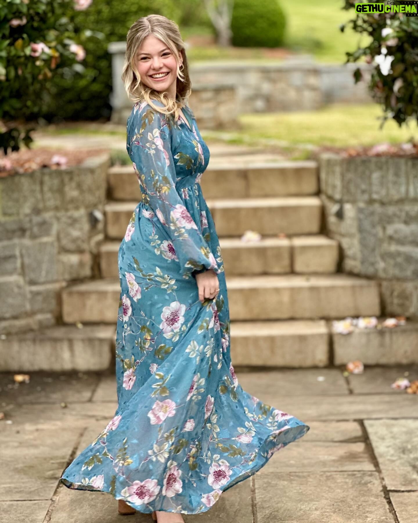 Livi Birch - 1.5K Likes - Prom 2024 with my favorite people 🤍 #prom #promdresses #flowerdress #thriftedfashion #vintage #friends #prom2024 #freshmanprom #freshman