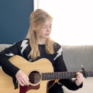 Livi Birch Instagram - A little @mileycyrus to start off the week #coversong #mileycryus #nothingbreakslikeaheart #liverecording #livibthatsme #howitallstarted #guitarcover #musicmakesmehappy