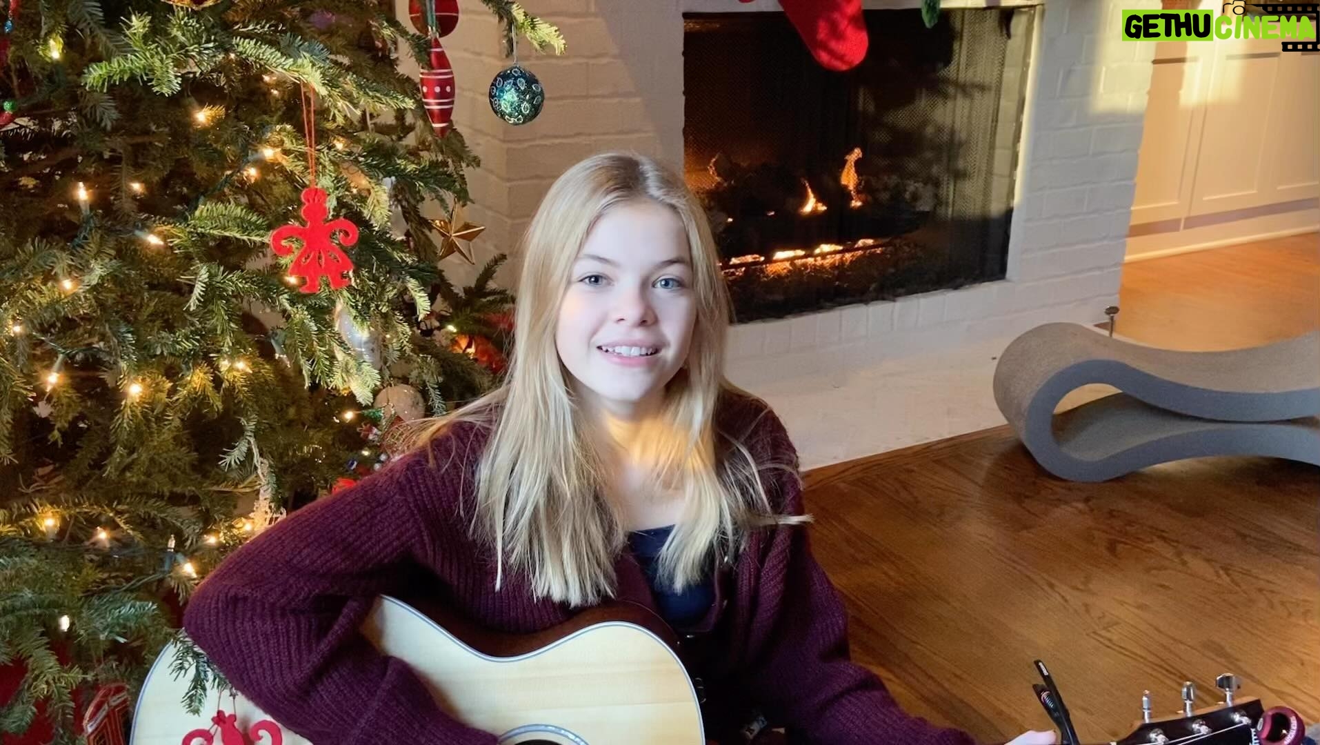 Livi Birch - 1.4K Likes - #happyholidays Wishing everyone a #merrychristmas🎄 and #happyhannukah #withlove #thankfulgratefulblessed #letitsnow #guitarkid #coversong