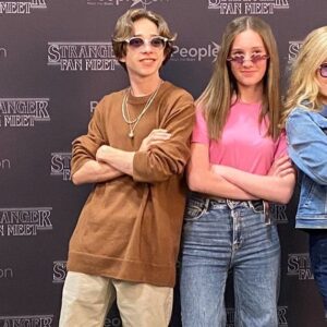 Livi Birch Instagram - So thankful to meet all of the fans at the Paris @peopleconvention  #paris #strangerthings #alicecreel #henrycreel #creelfamily #sfm7 #thankful