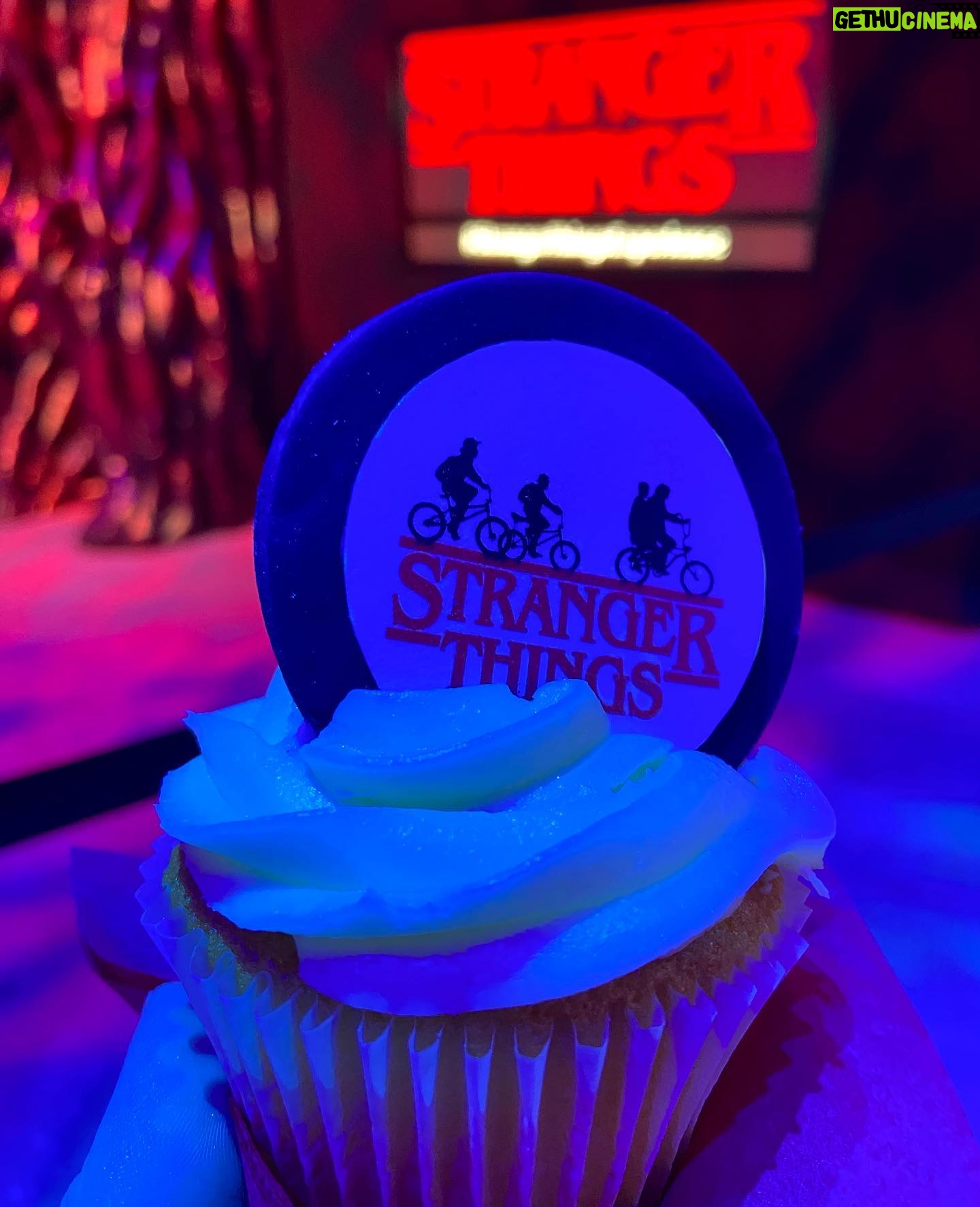 Livi Birch - 3.6K Likes - Thanks @netflix @strangerthingstv for an awesome party for cast and crew. Was amazing to see my Dad, Victor Creel @thekevinljohnson and all my #strangerthingsfam
#alicecreel #victorcreel #thecreelfamily
#strangerthingslab
#hawkinsnationallab #strangernumbers #STnumbers
#rainbowroom #strangerthingscast #upsidedown #strangerthings4