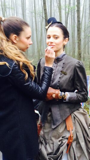 Lívia Bielovič Instagram - Viete si predstaviť niekoho len tak “vypnúť” lebo Vás prestane baviť?
🎬Kvet pre Lumusa🎬
Throwback do r.2014 a nakrúcanie krátkeho študentského filmu.🤩
Presne 10 rokov. Téma aktuálna v súčasnom rapídnom techno pokroku. 🦾

Pripájam Vám link na celé zhliadnutie filmu. 📺✨
https://youtu.be/Ugv5Md-6T60?si=Tm0rxMZi4W0p3R_J

Réžia,námet,scenár:
@melis.tibor @peterbalko_ 
Kamera:
Martin Marček
Lumus:
@iamlukaspelc 
Fleur:
👩🏼💪🏼

#movie #film #shooting #newgeneration #students #short #shortfilm #visual #effects @ftf.vsmu