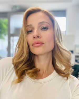 Lívia Bielovič Instagram - New hair with @yanahair a mojou Lenkou…💇🏼‍♀️✂️😍💪🏼
#new
#hair
#hairstyle
#hairstylist 
#actress
#daily
#life