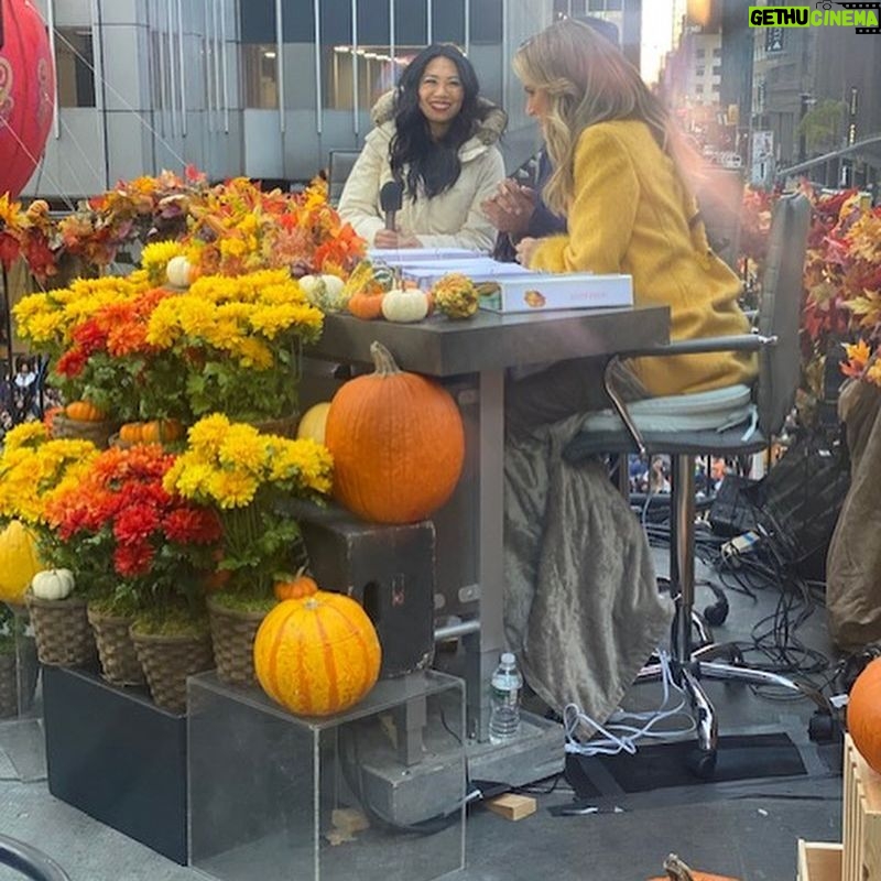 Liza Lapira - 1.1K Likes - Grateful doesn’t begin to describe it. The Thanksgiving parade in NYC! 🌟
And with family- which makes all things better.
Happy Thanksgiving!
And thanks to:
@jocelyn_biga 🎨💄@sky.kxm 💇🏻♀️💁🏻♀️