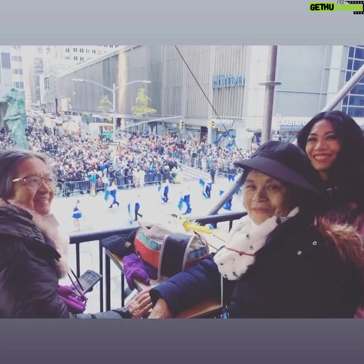 Liza Lapira - 1.1K Likes - Grateful doesn’t begin to describe it. The Thanksgiving parade in NYC! 🌟
And with family- which makes all things better.
Happy Thanksgiving!
And thanks to:
@jocelyn_biga 🎨💄@sky.kxm 💇🏻♀️💁🏻♀️