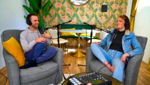 Lizze Gordon Instagram - @rylandadams and I just speaking truth to power and making the world a lizard-less place one episode of @thesipofficial at a time. New ep. on YouTube meow!!!!