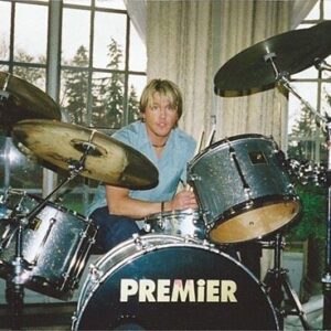 Lochlyn Munro Instagram - A little #TBT when I tried to replace @robraco in @kjapa ‘s band....😜 
This was a movie  I did in 2002 called, “Rock My World”  The cast included Alicia Silverstone, Peter O’Toole, Joan Plowright, Martin Clune, James Woolvetz and Christopher Bolton. It was an absolute blast as I’ve played the drums since 8th grade and was the first time I ever got to play an instrument in a film. Also, working with the late, great Peter O’Toole is something I will NEVER forget. I’m sure the movie is floating out there somewhere in the digital universe if you want to check it out......🙌🏻😎