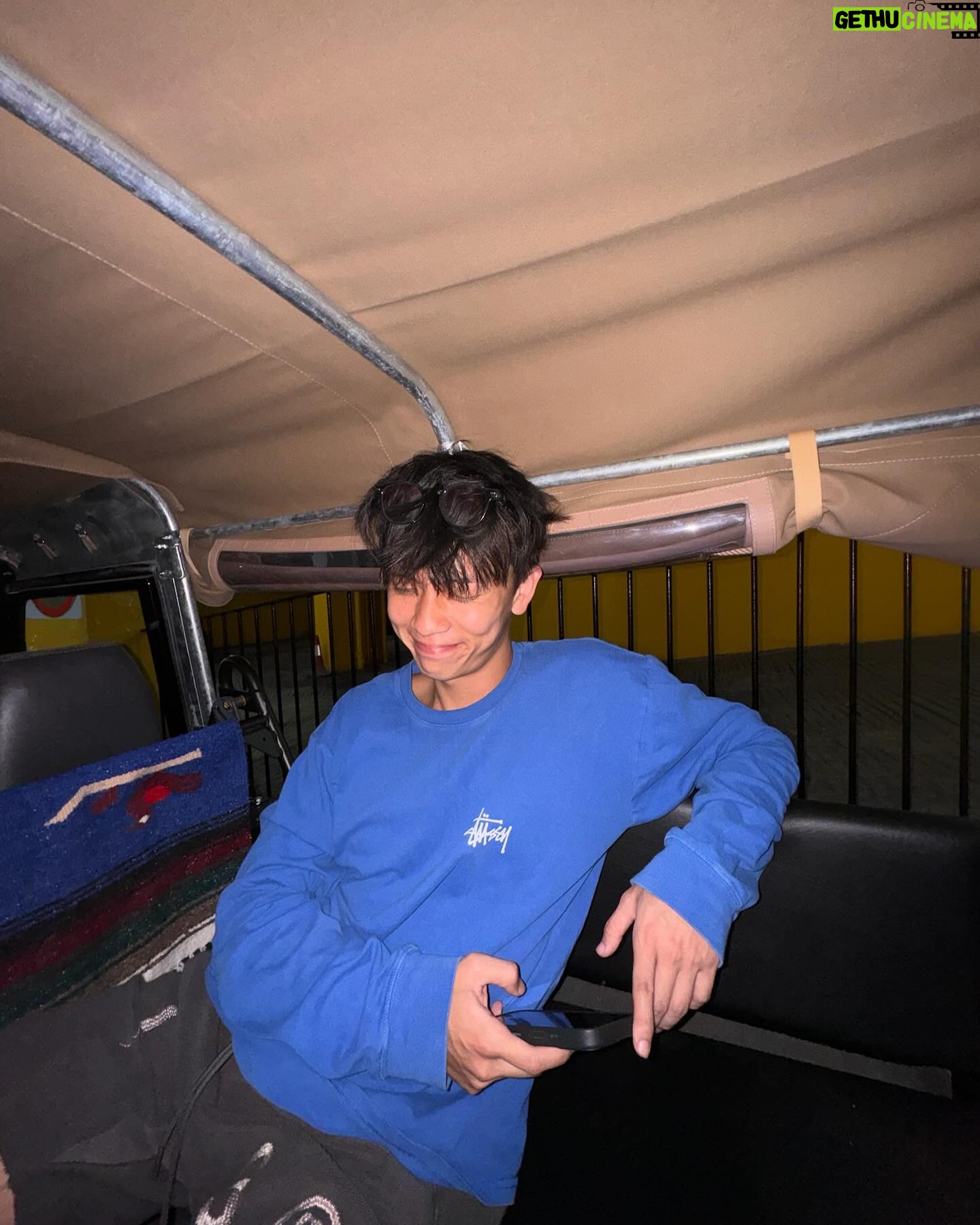 Locker Lam Ka-Hei - 10K Likes - 1 被荼毒中
2 香港tuk-tuk
3 pizzacokewithfifa
4 the best dirty in Bangkok really!!!
5 chillllllllll~~
6 new jacket new shoes
7 隊長日常裝備
8 舞台劇的身形
9 健身帶來的Jaw line