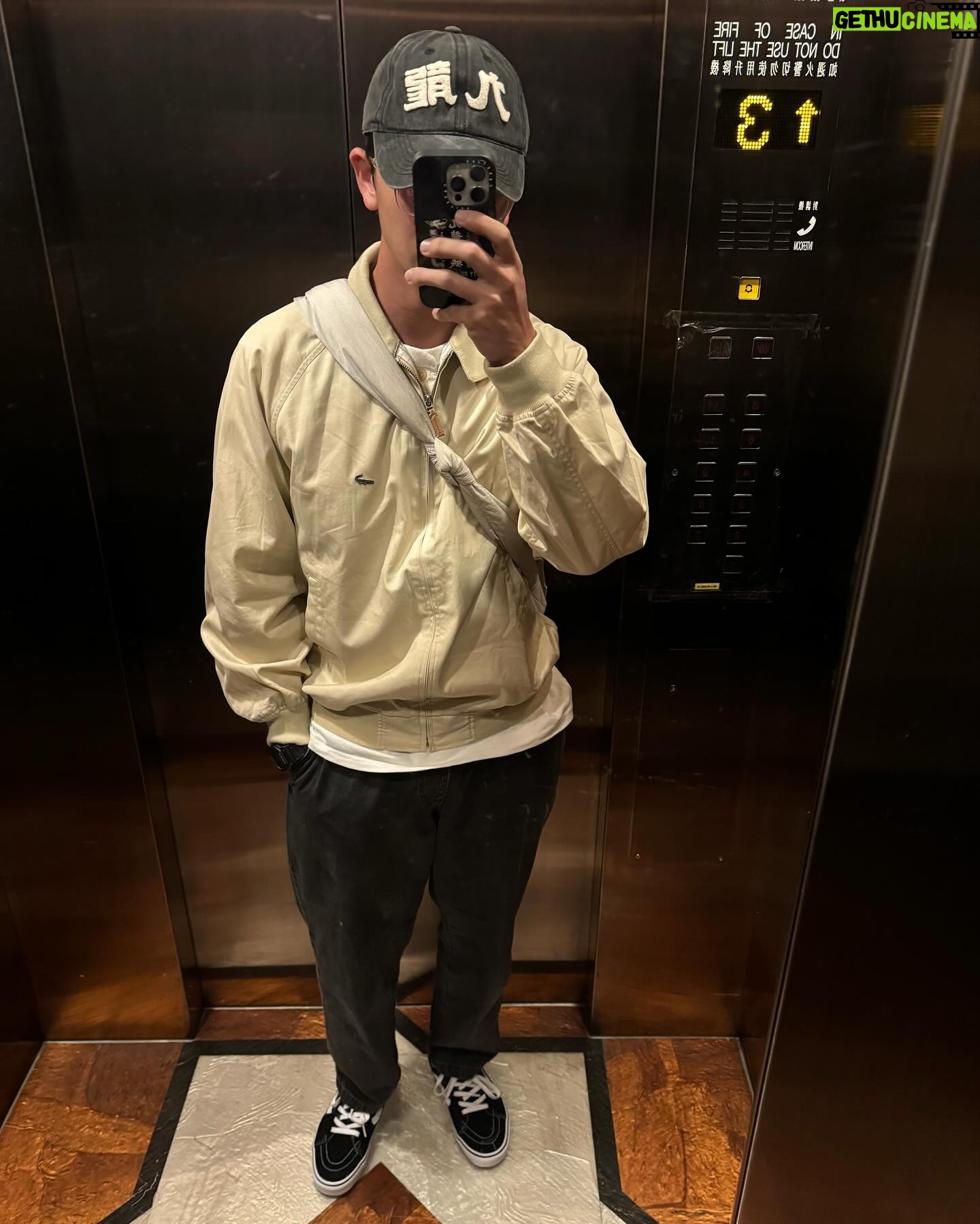 Locker Lam Ka-Hei - 10K Likes - 1 被荼毒中
2 香港tuk-tuk
3 pizzacokewithfifa
4 the best dirty in Bangkok really!!!
5 chillllllllll~~
6 new jacket new shoes
7 隊長日常裝備
8 舞台劇的身形
9 健身帶來的Jaw line