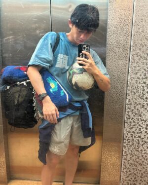 Locker Lam Ka-Hei Instagram - 1 被荼毒中
2 香港tuk-tuk
3 pizzacokewithfifa
4 the best dirty in Bangkok really!!! 
5 chillllllllll~~
6 new jacket new shoes 
7 隊長日常裝備
8 舞台劇的身形
9 健身帶來的Jaw line