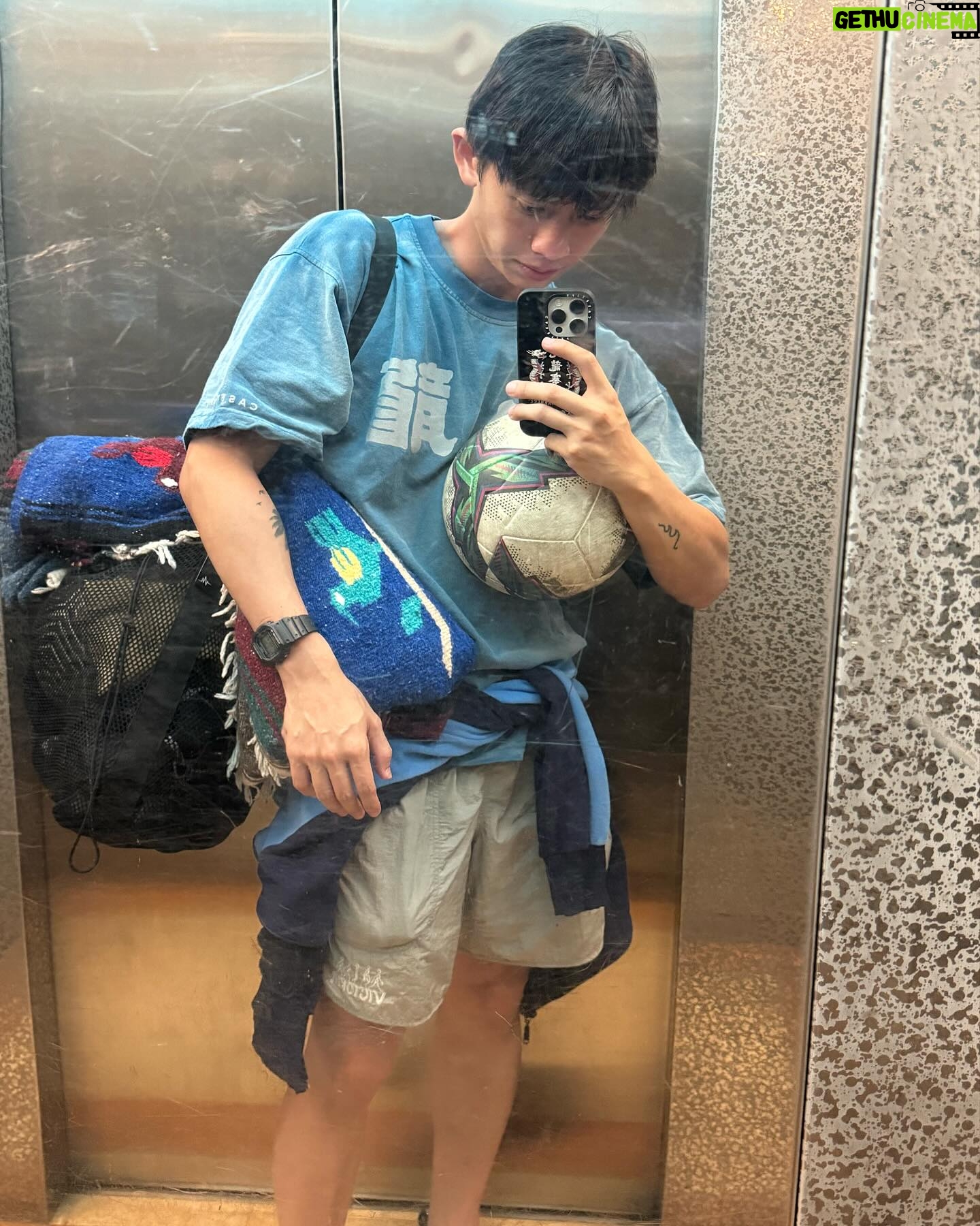 Locker Lam Ka-Hei - 10K Likes - 1 被荼毒中
2 香港tuk-tuk
3 pizzacokewithfifa
4 the best dirty in Bangkok really!!!
5 chillllllllll~~
6 new jacket new shoes
7 隊長日常裝備
8 舞台劇的身形
9 健身帶來的Jaw line