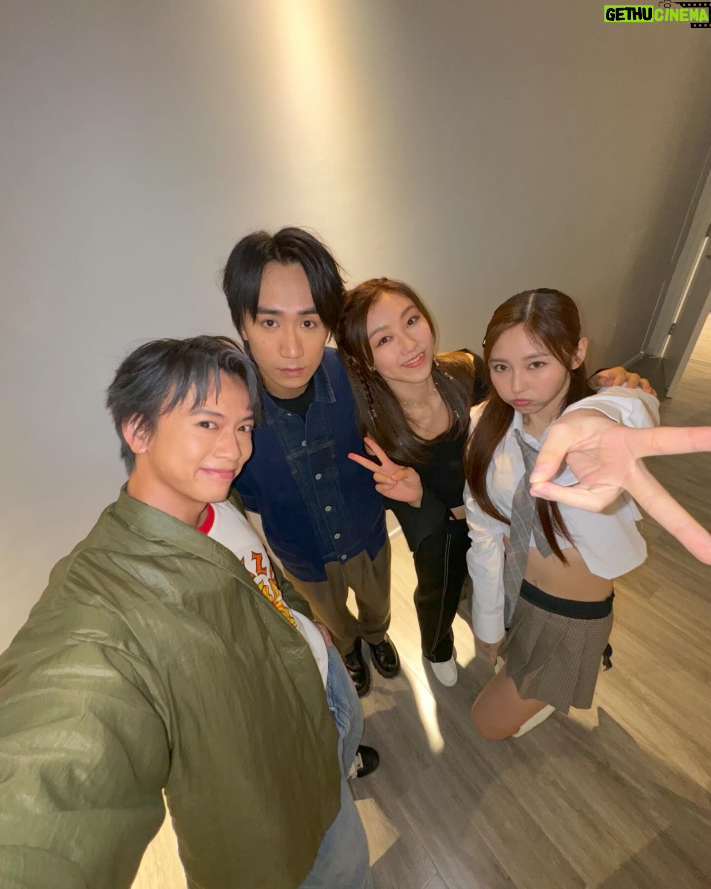 Locker Lam Ka-Hei - 8.2K Likes - 近排生活十分規律
早上排戲到夜晚 然後健身兩小時
每天喝水多一些 飲食習慣改善
想不到一星期的改變就是體脂減了2% 🙌🏼
除了舞台劇宣傳,當然還有未完成的電影拍攝
🤎
加油,大家真的要支持百分百感覺2024!