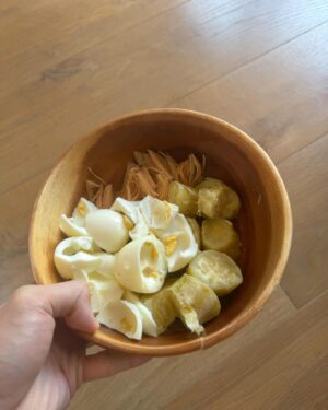 Locker Lam Ka-Hei Instagram - 近排生活十分規律
早上排戲到夜晚 然後健身兩小時
每天喝水多一些 飲食習慣改善
想不到一星期的改變就是體脂減了2% 🙌🏼
除了舞台劇宣傳，當然還有未完成的電影拍攝
🤎 

加油，大家真的要支持百分百感覺2024！