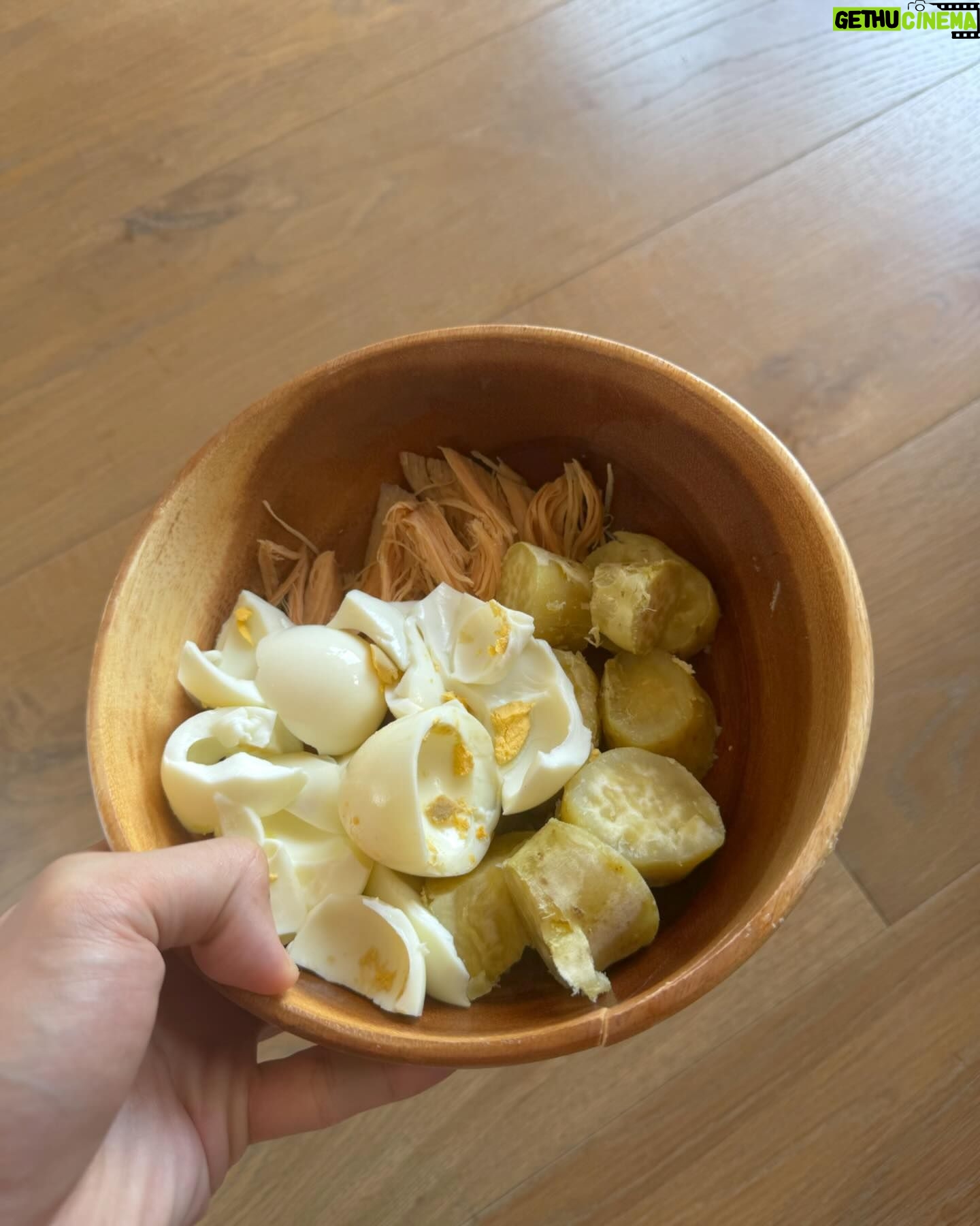 Locker Lam Ka-Hei - 8.2K Likes - 近排生活十分規律
早上排戲到夜晚 然後健身兩小時
每天喝水多一些 飲食習慣改善
想不到一星期的改變就是體脂減了2% 🙌🏼
除了舞台劇宣傳,當然還有未完成的電影拍攝
🤎
加油,大家真的要支持百分百感覺2024!