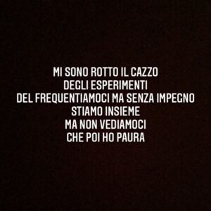 Lodovico Guenzi Instagram - Usciva a San Valentino questo pezzo, dieci cazzo di anni fa. E quel disco, che ci ha salvato e cambiato la vita. Odiavamo il romanticismo d’attacco, quella Italia razzista e macellara, la musica pop da sala d’attesa e la nostra rassegnatissima generazione. Dieci anni dopo tutto è ancora qui. Ma la cosa che voglio dire, che è una cosa che fa piangere nella sua luminosa semplicità, è che dire quello che pensi ti cambia la vita. Mai più come allora siamo stati liberi di dire quello che avevamo in testa, senza strategie, piani, ambizioni, cazzate. Tutti i giorni qualcuno mi chiede come si fa a farcela. E io ovviamente non lo so. Ma credetemi, non pensate ai palazzetti, e verranno i palazzetti. Non pensate ai dischi di platino, e verranno i dischi di platino. Non pensate a cosa funziona, e funzionerà. Divertitevi, amate i vostri amici e dite sempre il cazzo che vi pare. Tutto il resto sono cazzate.  Non c’è musica buona o cattiva. C’è musica libera, oppure no. #10 #turistidellademocrazia #punk