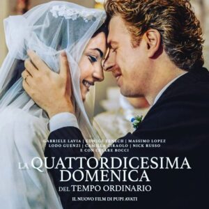 Lodovico Guenzi Instagram - Se domani dovessi morire, questo film sarebbe una delle poche cose per cui è valsa la pena vivere.
Per me, che in fondo non sono nessuno e ci ho solo messo tutto il mio cuore, è una lettera d’amore per tutti quelli che sono stati morsi da un ragno strano da piccoli e hanno provato a suonare per tutta la vita. Anche senza che nessuno li ascolti, anche senza poterci campare, anche facendo infiniti equilibrismi da un’illusione all’altra. Per Nicolò, per Angi, per Edo, per Aimo, per Andrea, per Appino, per Federè, per i miei regaz. Per Mirko che non c’è più. Per chi ci ha perso l’anima, i soldi, la famiglia, il futuro, la dignità. Per chi ancora ci prova. Per chi ha immaginato che dove finiscono le sue dita debba in qualche modo cominciare una chitarra. Per Pupi che ancora suona quando è da solo, sorride alla proiezione privata quando uno di noi dice questa è una grande storia di falliti. Lo guarda e dice: “tu hai mai conosciuto qualcuno che non è un fallito?”
Ecco, esce il 4 maggio, e se mi vuoi po’ di bene, lì dentro ci trovi tutto l’amore che ho. #laquattordicesimadomenicadeltempoordinario #pupiavati #cinema #gabrielelavia #edwigefenech #massimolopez #camillaciraolo #nickrusso #cesarebocci
