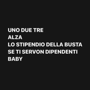 Lodovico Guenzi Instagram - Avete rotto il cazzo. 
E i giovani non vogliono lavorare gratis, e vogliono troppi diritti, e colpa del reddito di cittadinanza, e non c’è richiesta di lavoro. Si cazzo, nessuno deve lavorare gratis, nessuno deve essere messo nelle condizioni di accettare di essere sottopagato, sfruttato, umiliato. Il lavoro si paga, e basta. Pagate la gente, fine. E se siete strozzati da un sistema costruito per abbassare costantemente il prezzo e il valore del lavoro, prendetevela con lo stato, non chiedete a nessuno di lavorare gratis, mettendo pure in campo il paternalismo di una sorta di distorta lezione di vita. 
Ho lavorato gratis anni nella mia vita, avevo la personale ambizione di vivere di musica, che è un sogno, io ero il datore di lavoro di me stesso e non facevo le cose per necessità ma per ambizione, ed era giusto così. Non si deve lavorare sottopagati per il profitto di un padrone, quando fai quel che fai per vivere. Non si serve ai tavoli gratis, gratis non si consegnano pizze, non si puliscono le spiagge gratis ne si risponde da una reception gratis, o a due lire. Pagate i ragazzi che lavorano e smettete di rompere i coglioni. @sapore.di.male #lavoro #estate