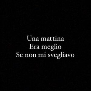 Lodovico Guenzi Instagram - Questi sono fascisti davvero. E l’impressione è che proprio perchè a Giorgia Meloni non interessa attaccare, almeno nel breve, i diritti civili, siano stati messi alla guida di cariche prestigiose un nostalgico e un omofobo antiabortista conclamati. Faranno il minor danno possibile, la natura dei loro nuovi ruoli glielo impedisce, ma sono un segnale rassicurante verso chi ha votato a destra perchè frustrato da una vita di merda, almeno si sentiva libero di odiare il più debole, il diverso, l’emarginato. Perchè la verità che rimuoviamo è che c’è una parte di questo paese che è fascista, omofobia, razzista. Una parte composta si da qualche industriale che dice stronzate e diventa scandalo del giorno per qualche ora, ma anche da centinaia di migliaia di marginali delle periferie, di operai, di sfruttati, di gente che lavora e rischia di chiudere ogni giorno, di non pagare il gas, di morire di freddo o sotto una putrella mentre sta in fabbrica. Se noi ci dimentichiamo di loro, li lasciamo soli un’altra volta, a farsi rappresentare da gente inqualificabile come Fontana. Abbiamo passato anni a umiliare chiunque dicesse una parola discriminatoria senza curarci di non ridurgli i diritti sociali, fare in modo che possa studiare e non solo lavorare, dargli un salario minimo, allontanarlo dalla povertà, fare in modo che non faccia una vita di merda e senza speranza a tal punto da prendersela con i pochi che stanno peggio di lui. Abbiamo abbandonato le fabbriche, abbiamo distrutto il diritto del lavoro, abbiamo ucciso il tempo di studio in favore dell’esigenza di aziende che vogliono far lavorare gratis i ragazzi a 15 anni, ci siamo voltati altrove quando sono morti gratis. Non abbiamo parlato di lavoro, ma di parole cattive. E adesso ci ritroviamo in un paese più cattivo di prima, con un vero omofobo antiabortista privilegiato nella terza carica più alta dello stato. Fa male ammettere che è solo colpa nostra. #fascisti