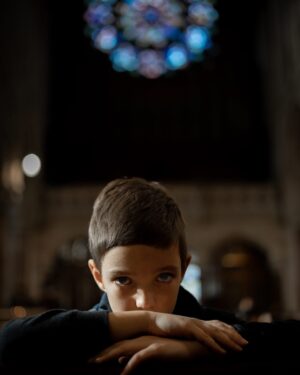 Loes Haverkort Instagram - Dankbaar dat David in de kerk was. 
Dat hij zich open stelde.
Dat zijn ogen zijn verhaal vertelden. 
De weg naar zijn ziel. 
Dat hij die liet zien. 
En ik het mocht vastleggen 🤍✨