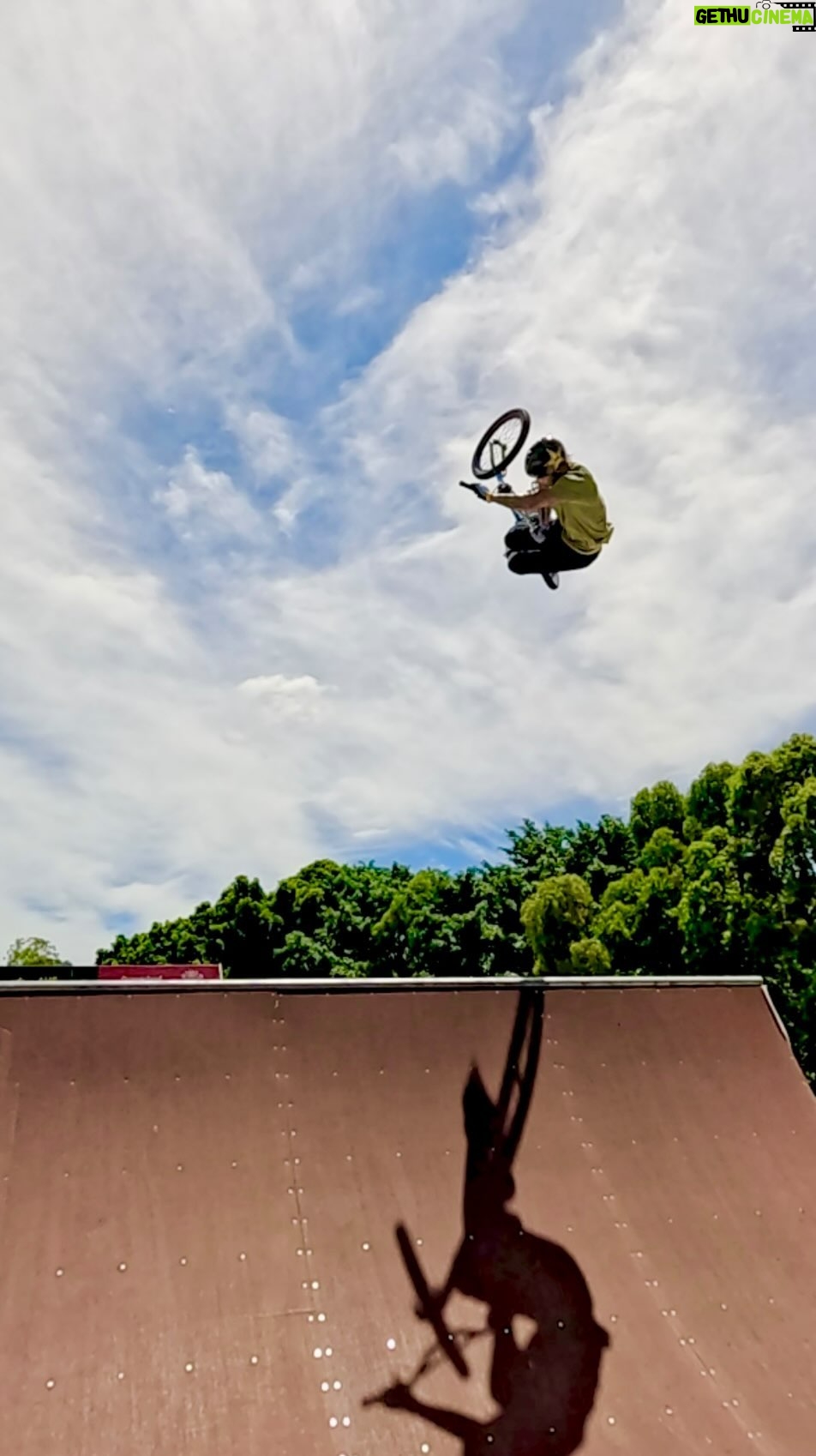 Logan Martin - 7.2K Likes - One of my faves! Slowed right down š
Filmed in 2.7k / 240 fps on my @gopro #hero12
