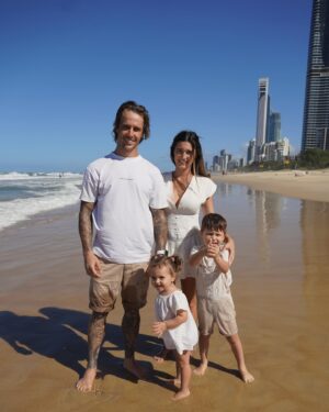 Logan Martin Instagram - Family Photo 2024 🤍 
Thank you @jaietoohey for taking pics for us!