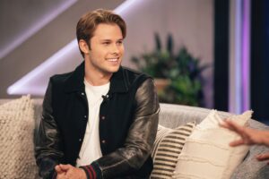 Logan Shroyer Instagram - My interview on @kellyclarksonshow airs tomorrow! I’m promoting something special 👀