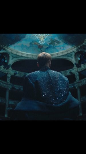 Loïc Nottet Instagram - Voilà 1 semaine maintenant que Mélodrame est à vous … 

Et quel accueil vous lui avez réservé ! Un demi million de vues en seulement une semaine, presque autant sur les différentes plateformes de streaming … 

Continuons à le faire vivre et grandir 🥹

Lien toujours en bio, tu connais ☺️