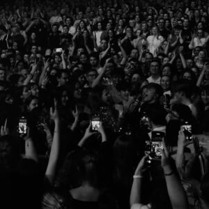 Loïc Nottet Instagram - c’est quoi ton live pref? 🦋

captured by Viviane Eyer / @lou_bet
