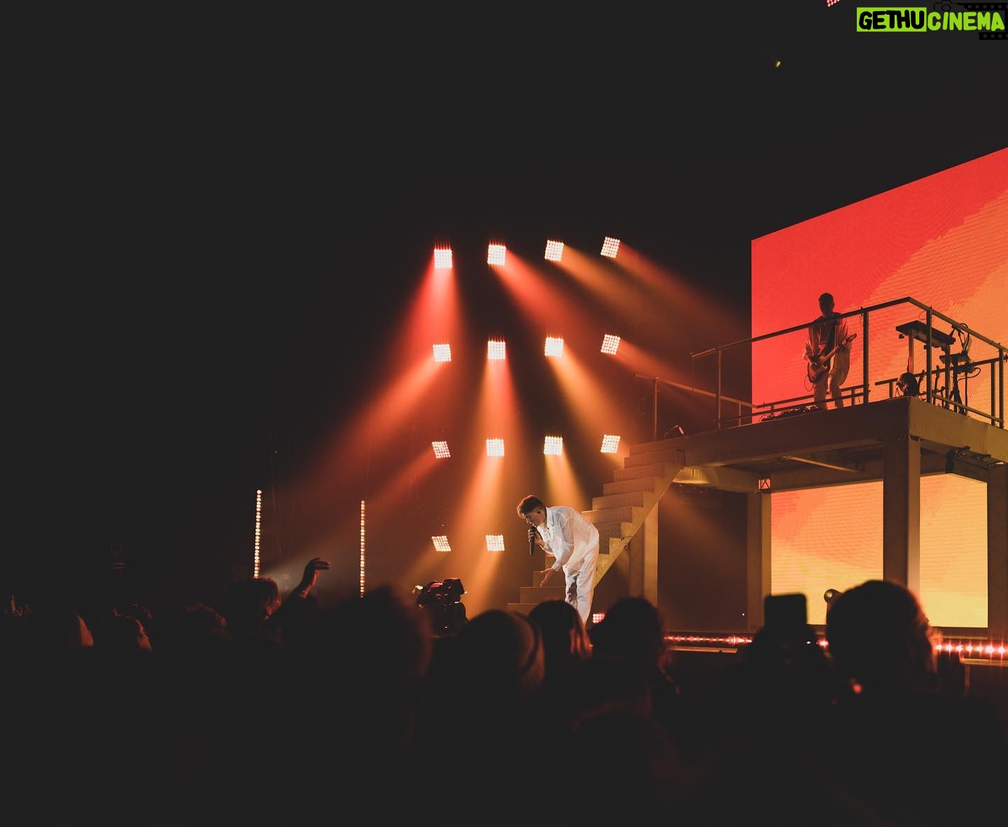 Loïc Nottet - 19.1K Likes - nostalgia… #SillygomaniaTour @forestnational @jensvannoten @louis_jassogne @virginielienard @matfrings @juvercleven
📸 @scenesbelges @lfab_photography @ecrandart