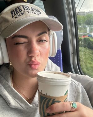 Lola Antolinos Instagram - Plus ou moins chic