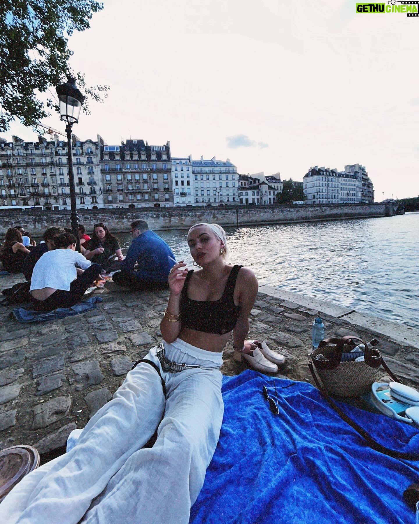 Lola Antolinos - 3.2K Likes - Plus ou moins chic