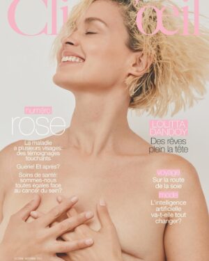 Lolitta Dandoy Instagram - Cover girl rose🌸

Je savais que ce moment s’en venait depuis quelques semaines et je l’attendais avec un mélange d’impatience, de bonheur et de stress… mais maintenant qu’il est là, je suis remplie d’une émotion à laquelle je ne m’attendais pas.

Je vous mentirais si je ne vous disais pas que j’ai les yeux pleins d’eau en regardant cette couverture du @mag_clindoeil et en repensant à tout ce que j’ai vécu depuis que le cancer du sein est entré dans ma vie. Il y a eu du moche et beaucoup de moments difficiles, mais j’ai aussi vécu tellement de beau et des moments de grande joie. 

Le cancer m’a appris que notre vie peut chambouler du jour au lendemain, qu’on ne doit pas attendre pour réaliser nos rêves, que vieillir est un privilège, qu’on a tous une force intérieure insoupçonnée et qu’il n’y a rien de plus beau que l’amour.

Je m’en voudrais de ne pas dire que le cancer m’a aussi enseigné l’importance de s’impliquer, d’aider et de se soutenir entre femmes. Si je partage mon histoire aujourd’hui, c’est parce que @lotus_mtl m’a un peu sauvé la vie en me partageant la sienne, et en étant là pour moi alors que je ne savais même pas comment commencer à accepter que j’étais malade. Depuis, j’essaye d’être présente pour celles qui traversent cette épreuve et d’apporter un peu d’espoir. 

J’espère que c’est ce que cette image apporte; de l’espoir, de la lumière, de la vie! J’espère qu’elle montre aussi que nos cicatrices, extérieures ou intérieures, peuvent être ce qu’il y a de plus beau en chacun de nous.

Photographe : @leda_stjacques 
Ass.-Photographes: William Cole & Bruno Harmenil
Directrice artistique: @elsarigaldies 
Styliste: @florenceodurand 
Ass.-Styliste: @huguesbergevin 
Maquillage / coiffure: @alexandredeslauriers