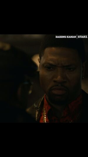 London Brown Instagram - Marvin stanz on biness.. wat r ur PREDICTIONS? I'll b cuttin off the comments. So share now cuz I dont want yaw cheatin 🤣 catch the #finale !🎭🎬🎥📽️🎞️
 #uncleMarvin #raisingKanan