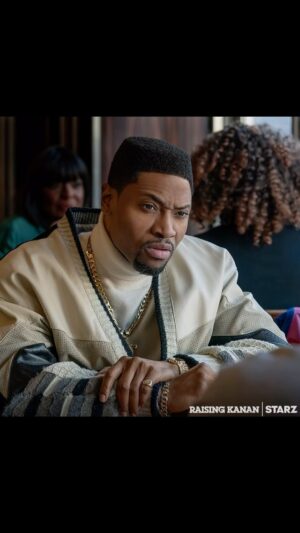 London Brown Instagram - What do you guys think went through #unclMarvin 's mind as he sat across Gerald.... ALSO did u guy notice anything different in this scene that most ALWAYS miss... #raisingkanan #londonswhitettalk #kattwilliams #clubshayshay #taylorswift