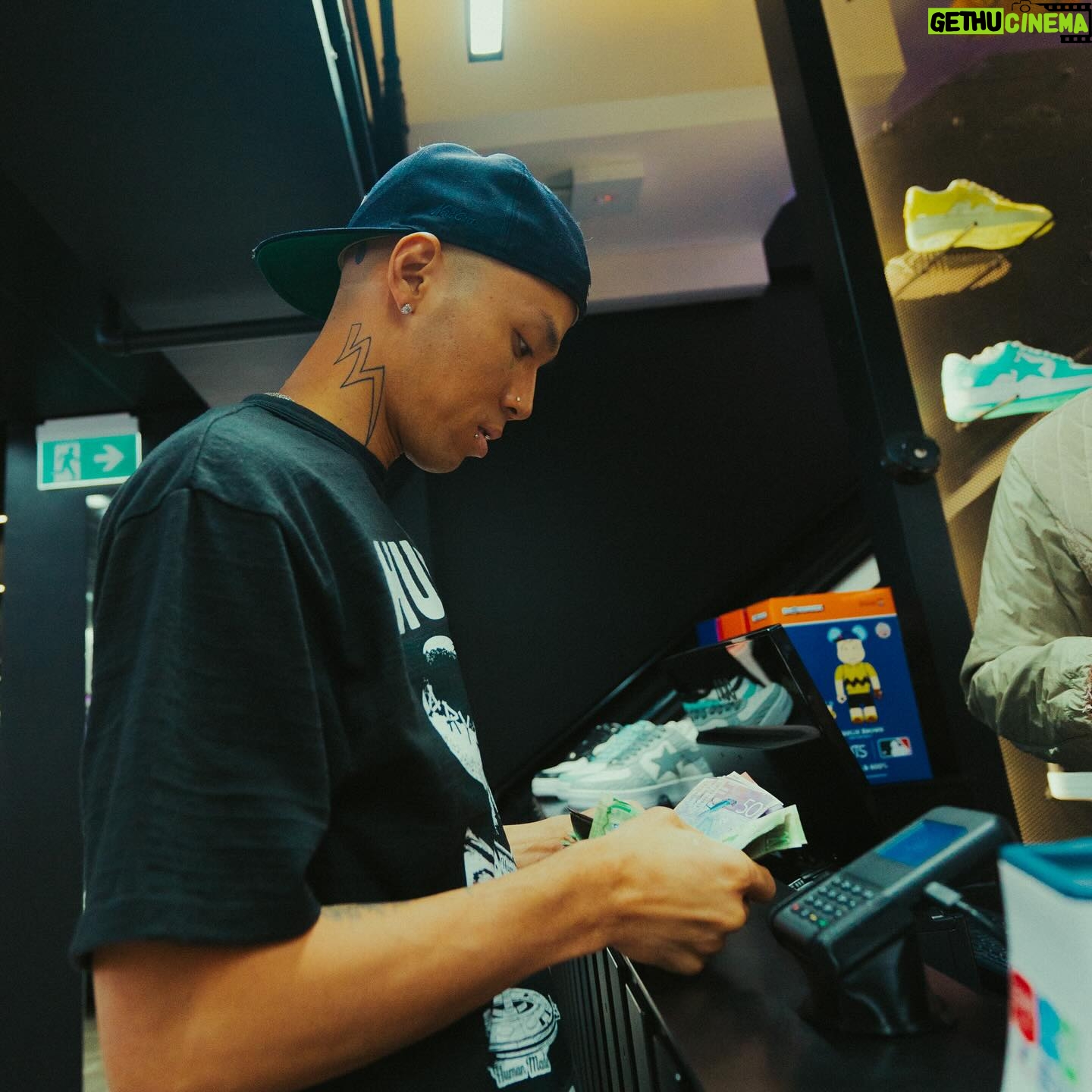 Loopy - 2.7K Likes - chapter 1 • At the store
📸 by @jacksholdies