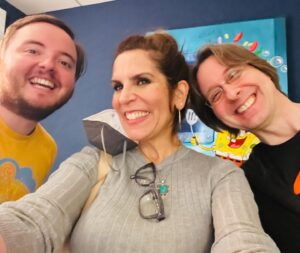 Lori Alan Instagram - I LOVE when the gang’s all here!!!
What ridiculous joy to see and record with @deebradleybaker @manny_mcmuffinton @thederekdaniels @rogerbumpass and my daddy, @therealclancybrown 💛 in person!! 
And looove to all our SBob family on Zoom!!
SpongeBob Forever!! Grateful is an understatement.
You’ll love these episodes as much as we do!!!
#spongebob #nickoledeon 
#family #MrKrabs #Pearl #Suidward #Sandy #Squidina etc…🎙️🤩💕

@nickanimation 
@spongebob