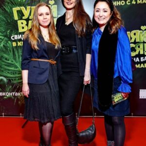 Lorina Kamburova Instagram - Ура!!! 🤗26 февраля в кинотеатре "Формула Кино" состоялась премьера "Гуляй Вася 2". 
Удачи вам ребята! 👌😊
💥🔥🍀🤘☀️
фото: @genavramenko

#гуляйвася2 #премьера #фильм #свиданиенабали #комедия #романкаримов #режиссёр