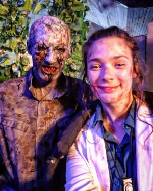 Lorina Kamburova Instagram - Doom: Annihilation🧟‍♀️🎬💗

With my dear Zombie and our strong connection😅😁💋

No, this is not my blood in his mouth🌚🙌😀

#zombie #doom #annihilation #actress #american #cinema #lorinakamburova #scarytimes #blood