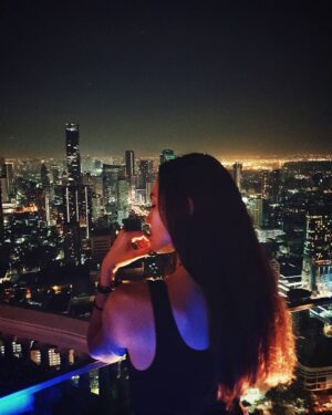 Lorina Kamburova Instagram - Travelling ❤
#bangkok #monster #city🎶 #ilovethailand🇹🇭
#страниченнаблюдател 😌
