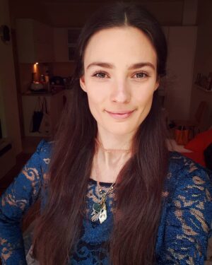 Lorina Kamburova Instagram - It's time for real selfie 🙈💖🙆‍♀️
#blueisthewarmestcolor #selfie #love #summerinsofia😘 #mermaidstime 💚🌈