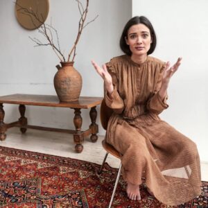 Lorina Kamburova Instagram - Жените сме наистина необятна Вселена! 🧚‍♀️🌸
Всеки ден сме различни, всеки ден с нас е нова история... Най-интересното е, че и за нас е пътуване, защото всяко нещо ни променя. Изведнъж се поглеждаме в огледалото и сме по-красиви. По-красиви в смисъла на по- многопластови. Защото какво по-красиво нещо може да има от изписаното на лицето на една жена, това, което чувства отвътре с душата си. Но трябва да имаш очи да го видиш🔥💓

Женщины - поистине огромная вселенная! 🧜‍♀️👑
Каждый день мы разные, каждый день с нами новая история ... Самое интересное, что для нас это путешествие, потому что все внутри нас меняется. Вдруг мы смотрим в зеркало и становимся красивее. Красивее в смысле многослойнее. Потому что что может быть прекраснее того, что написано на лице женщины, что она чувствует внутри своей душой. Но у тебя должны быть глаза, чтобы это увидеть.🔥💓

фото: @muller_vita 
бренд: @my_afatera.brand 

#лоринакамбурова #lorinakamburova #photography #woman #nature