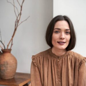 Lorina Kamburova Instagram - Жените сме наистина необятна Вселена! 🧚‍♀️🌸
Всеки ден сме различни, всеки ден с нас е нова история... Най-интересното е, че и за нас е пътуване, защото всяко нещо ни променя. Изведнъж се поглеждаме в огледалото и сме по-красиви. По-красиви в смисъла на по- многопластови. Защото какво по-красиво нещо може да има от изписаното на лицето на една жена, това, което чувства отвътре с душата си. Но трябва да имаш очи да го видиш🔥💓

Женщины - поистине огромная вселенная! 🧜‍♀️👑
Каждый день мы разные, каждый день с нами новая история ... Самое интересное, что для нас это путешествие, потому что все внутри нас меняется. Вдруг мы смотрим в зеркало и становимся красивее. Красивее в смысле многослойнее. Потому что что может быть прекраснее того, что написано на лице женщины, что она чувствует внутри своей душой. Но у тебя должны быть глаза, чтобы это увидеть.🔥💓

фото: @muller_vita 
бренд: @my_afatera.brand 

#лоринакамбурова #lorinakamburova #photography #woman #nature
