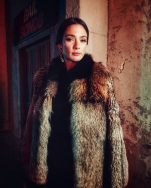 Lorina Kamburova Instagram - I love this picture! People from the costume department tried their very best to make me look like russian queen 💗🎬I felt like one, thank you guys! The sad thing was that l had to fall about 30 times with this wonderful coat for a stunt scene😅😀😀 in the middle of the cold november night on the ground, punched by my "husband". (See, we had this complicated relationship) Can you imagine my beautiful face and look, ruined by that?!?😀 well it was worth it, because it was shot beautifully and it looked great after on screen🤘 watch the full video on Grafa's youtube channel, the song is part of his new album "Stranichen nabludatel"❤
#album #grafa #stranichennabliudatel #страниченнаблюдател #графа #видео #албум #обичаммузиката #българскамузика