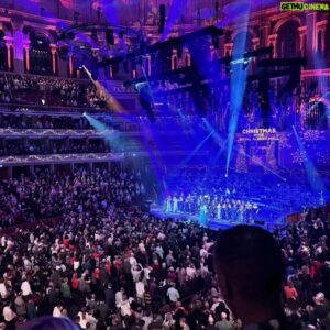 Lorne Balfe Instagram - Rounding up the year with the team at the @RoyalAlbertHall for the London Community Gospel Choir Christmas Carol concert.

Featuring the powerful @beverleyknight and musical direction by Leonn Meade from @lcgcofficial

Thank you for uplifting us all!
