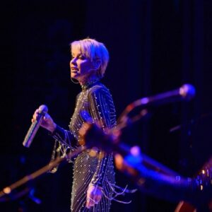 Lorrie Morgan Instagram - Oh, how I love Florida 🌊☀️❤️ Thank you The Villages! Great show!!!