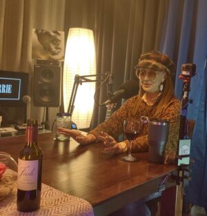 Lorrie Morgan Instagram - A little wine🍷, a little conversation! My dear pal, @pamtillis is my guest on the latest episode of the War Paint with Lorrie Morgan podcast! Love this girl! 🩷

Listen on @spotify now!